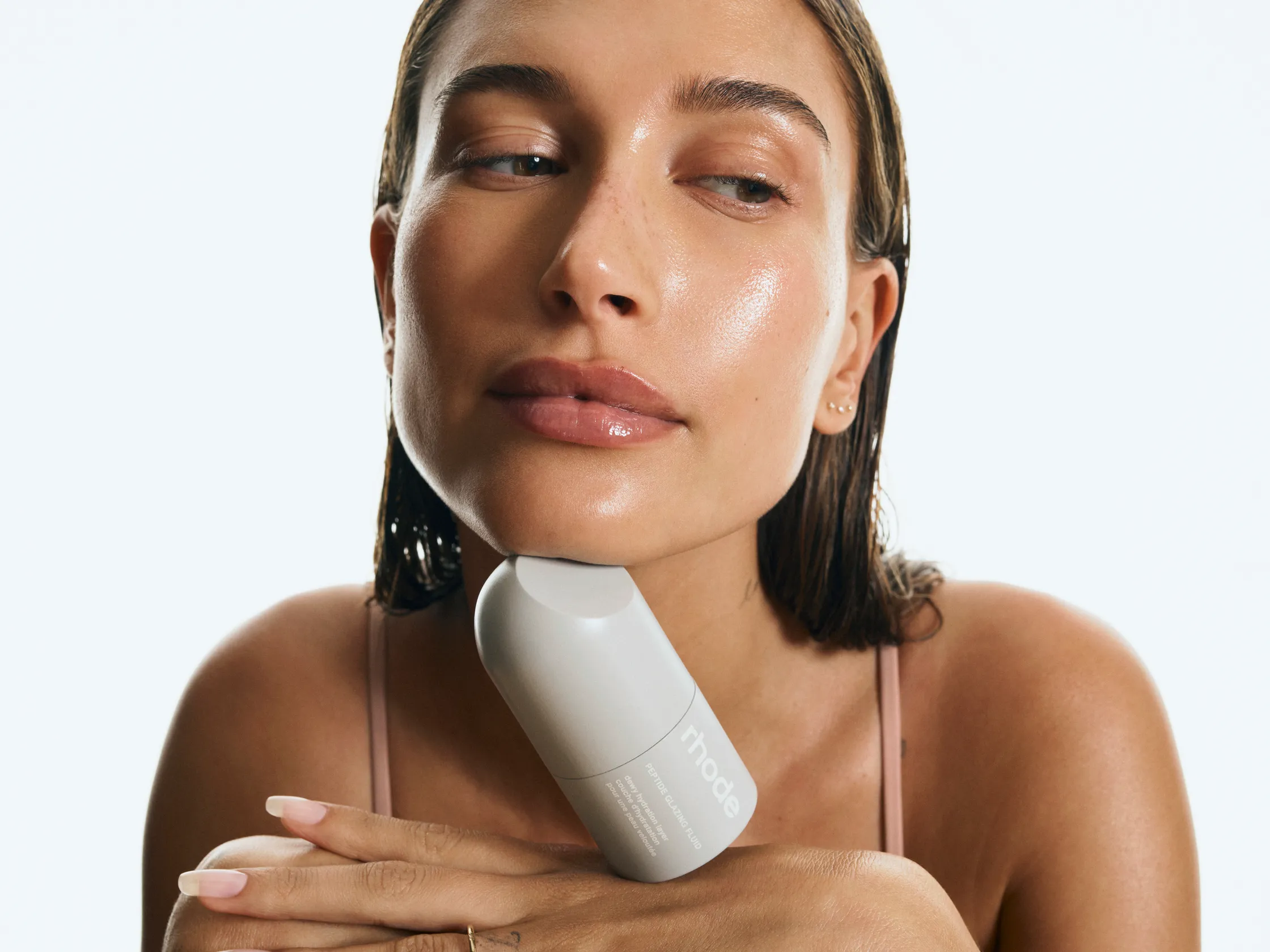 The Clean Girl Makeup Look Is Getting a Glossy Update